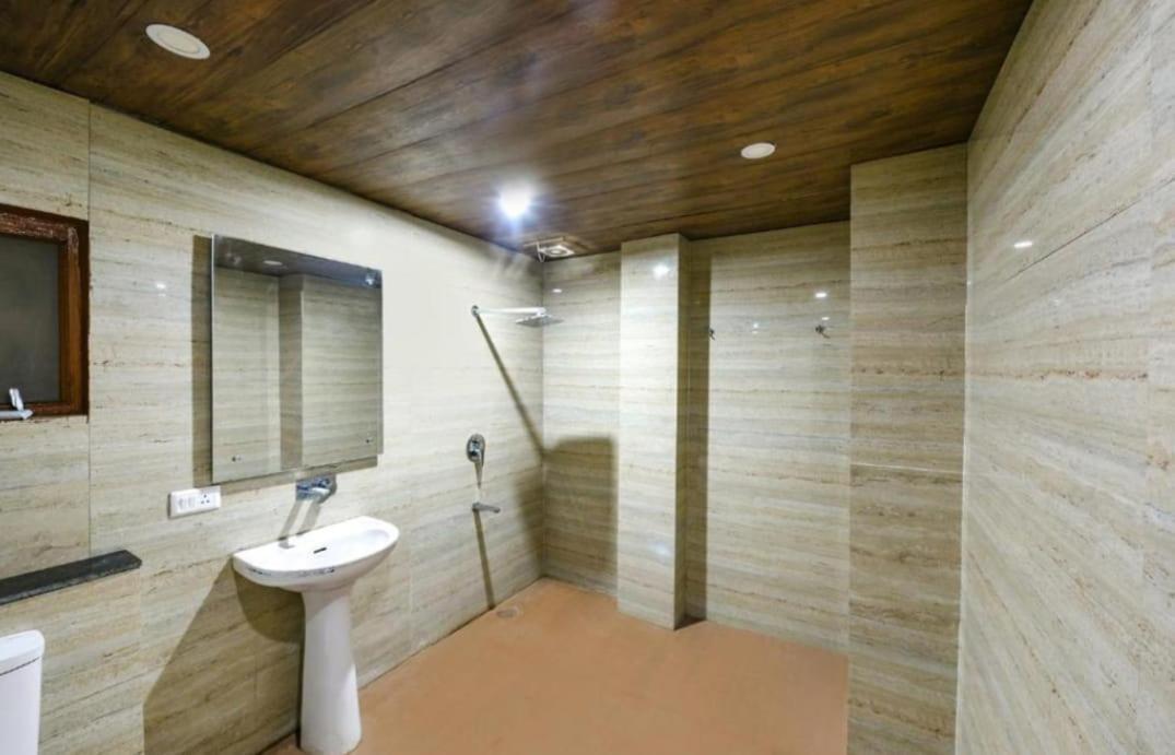 The Western Heights: Peaceful Family Apartments with Private Balconies Kasauli Exterior photo